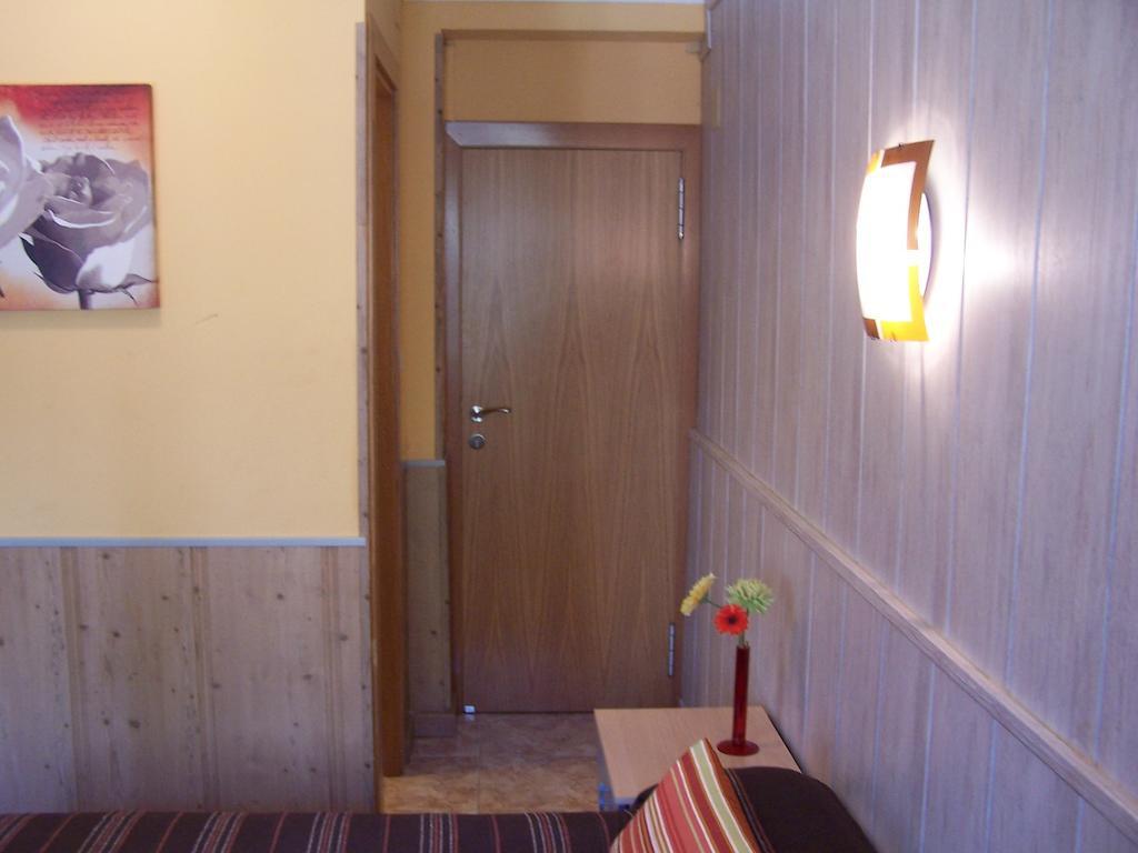 Hostal El Carmen サラゴサ エクステリア 写真